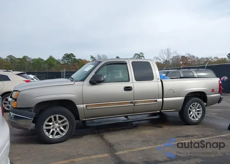 2003 Chevrolet Silverado 1500 Ls z USA, uszkodzony, nr VIN 1GCEK19T43E294593